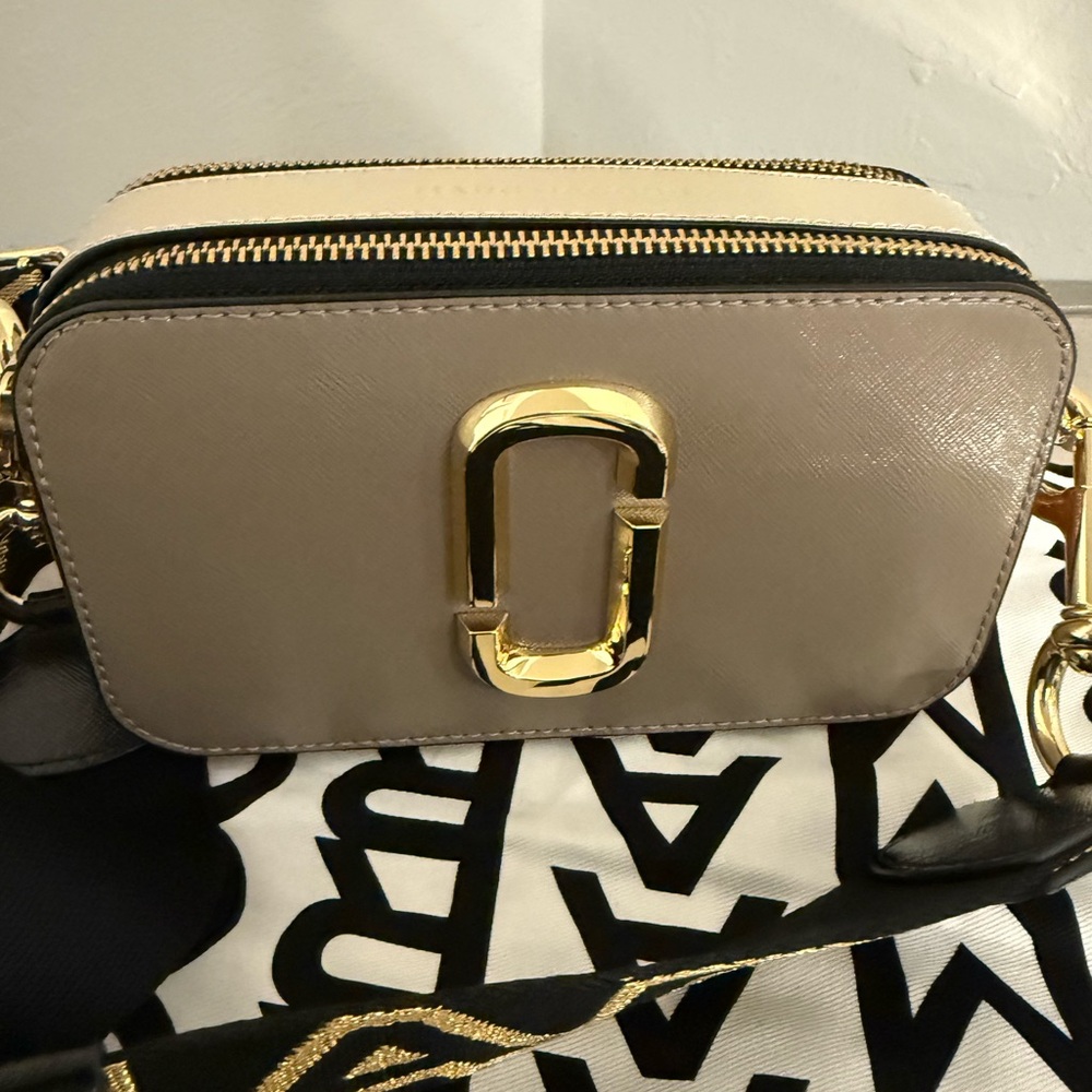 New Marc Jacob’s Snapshot Leather bag - Picture 2 of 7